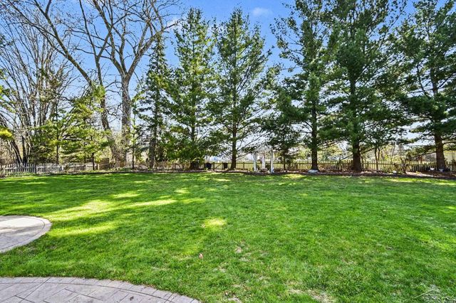 10 Cobblestone Place, Saginaw, MI 48603