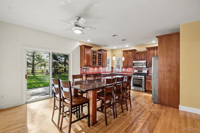 10 Cobblestone Place, Saginaw, MI 48603