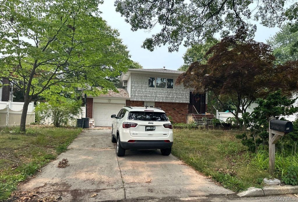47 Cleremont Avenue, Saint James, NY 11780
