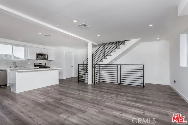 10916 Hesby Street, North Hollywood, CA 91601