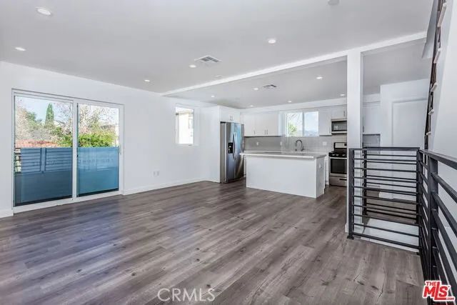 10916 Hesby Street, North Hollywood, CA 91601