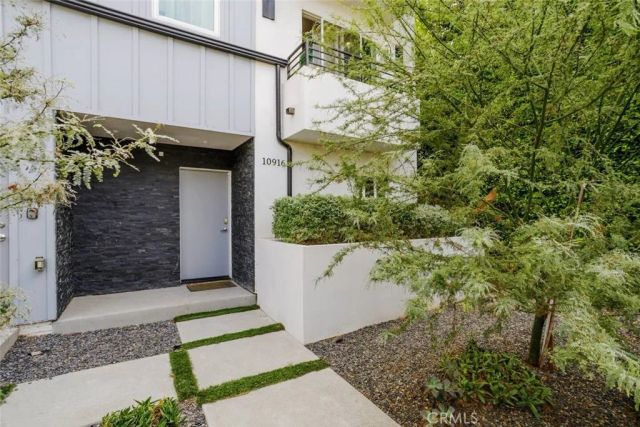 10916 Hesby Street, North Hollywood, CA 91601