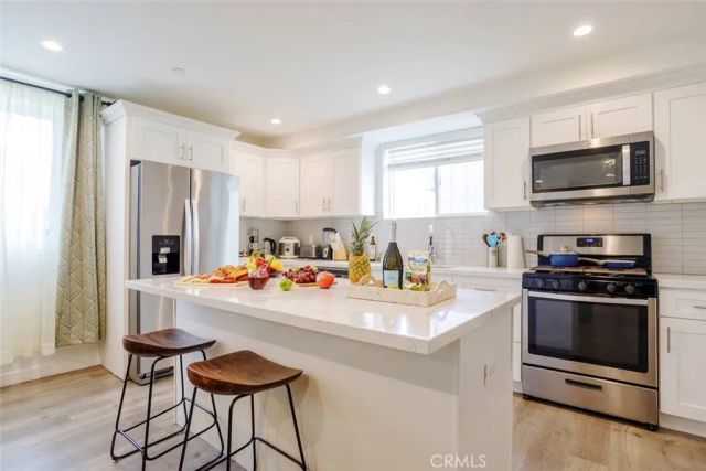 10916 Hesby Street, North Hollywood, CA 91601