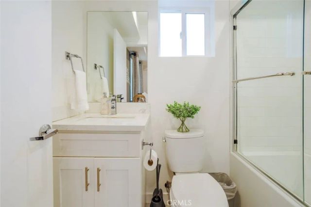 10916 Hesby Street, North Hollywood, CA 91601