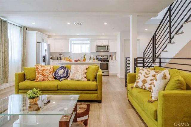 10916 Hesby Street, North Hollywood, CA 91601