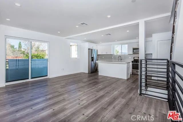 10916 Hesby Street, North Hollywood, CA 91601