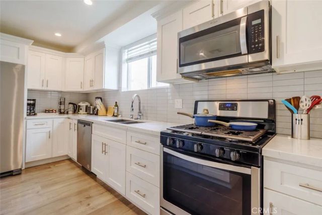 10916 Hesby Street, North Hollywood, CA 91601