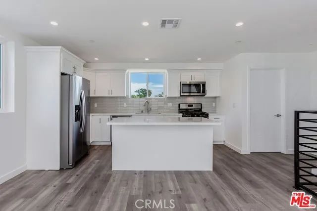 10916 Hesby Street, North Hollywood, CA 91601