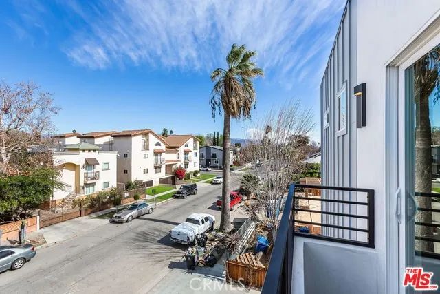 10916 Hesby Street, North Hollywood, CA 91601