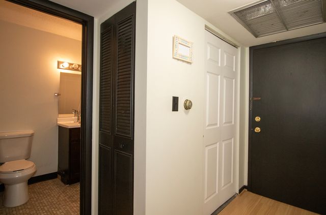 7234 W North Avenue 807, Elmwood Park, IL 60707