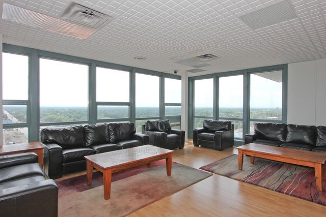 7234 W North Avenue 807, Elmwood Park, IL 60707