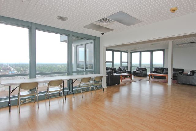 7234 W North Avenue 807, Elmwood Park, IL 60707