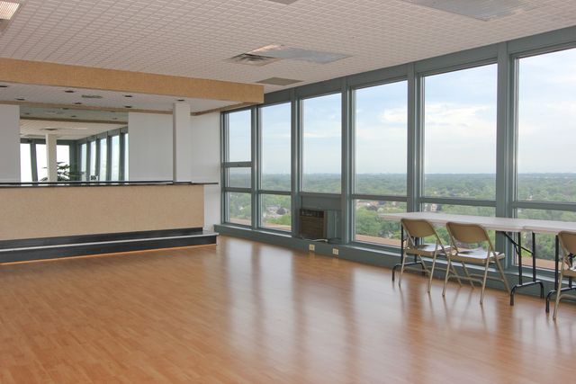 7234 W North Avenue 807, Elmwood Park, IL 60707