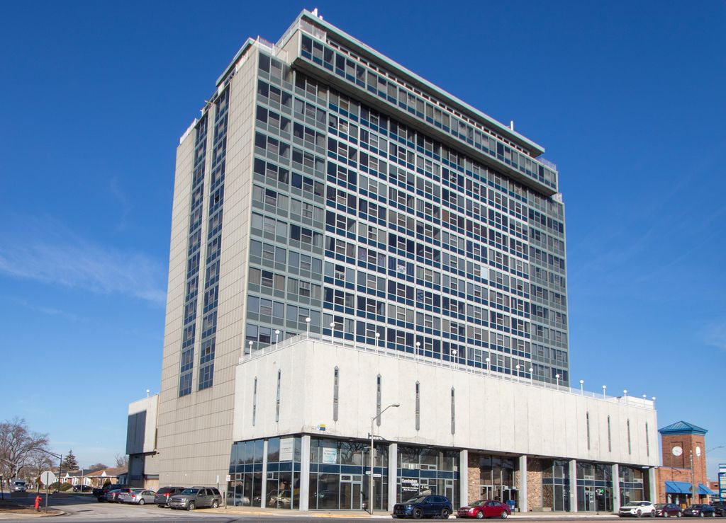 7234 W North Avenue 807, Elmwood Park, IL 60707