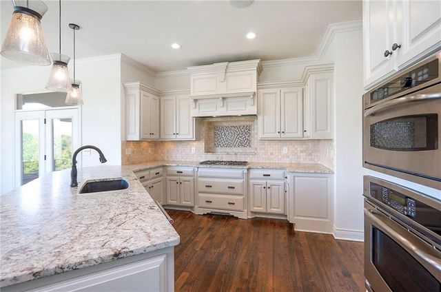 15225 Perry Street, Overland Park, KS 66221