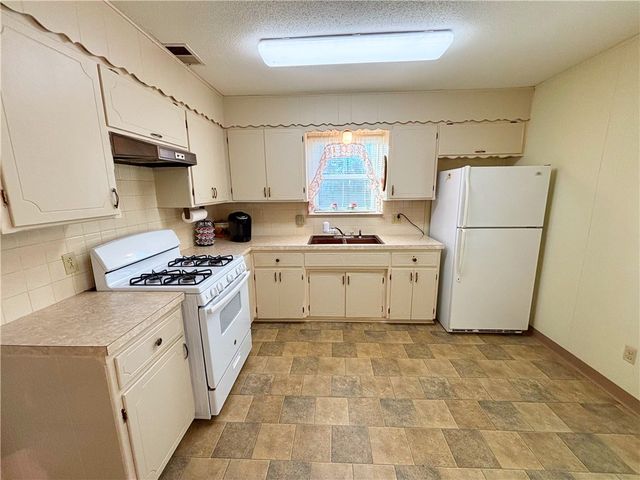 806 Gwenn Street, Springdale, AR 72762