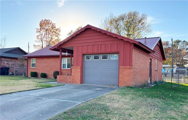 806 Gwenn Street, Springdale, AR 72762