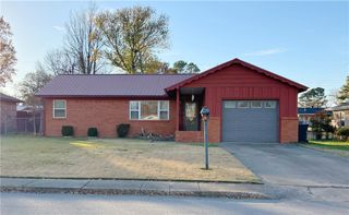 806 Gwenn Street, Springdale, AR 72762