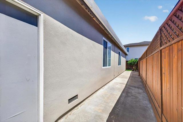 1858 Buckingham Drive, Salinas, CA 93906