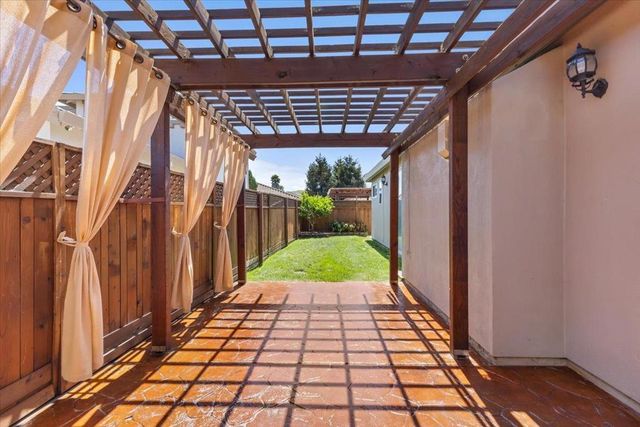 1858 Buckingham Drive, Salinas, CA 93906