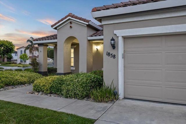1858 Buckingham Drive, Salinas, CA 93906