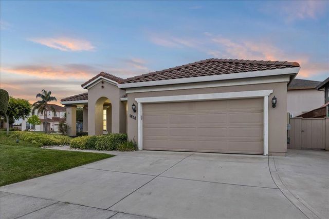 1858 Buckingham Drive, Salinas, CA 93906