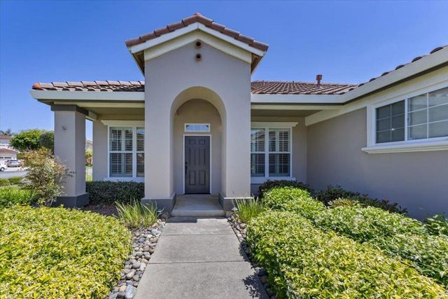 1858 Buckingham Drive, Salinas, CA 93906