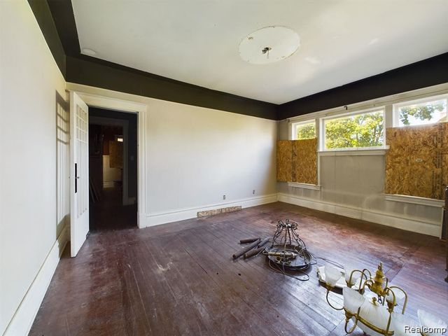 821 M L King Avenue, Flint, MI 48503