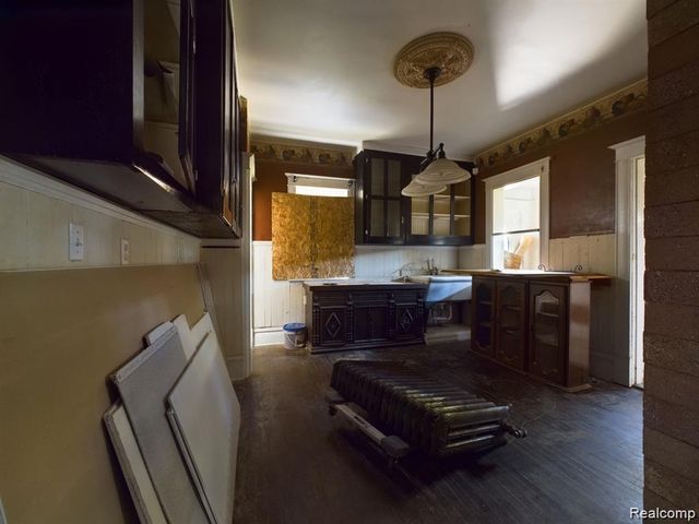 821 M L King Avenue, Flint, MI 48503