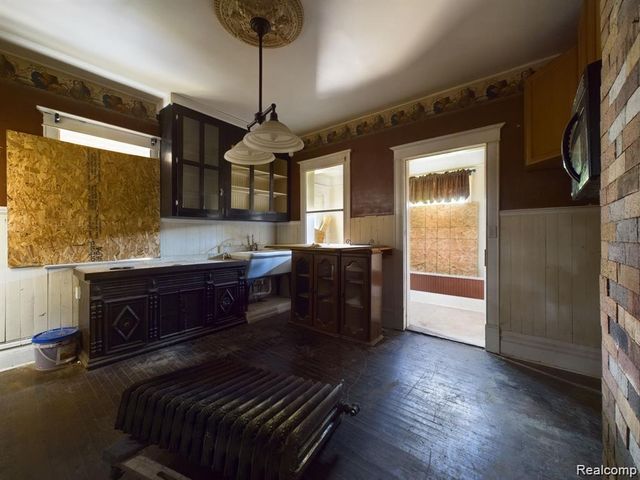 821 M L King Avenue, Flint, MI 48503