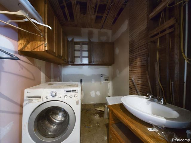 821 M L King Avenue, Flint, MI 48503