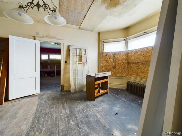 821 M L King Avenue, Flint, MI 48503