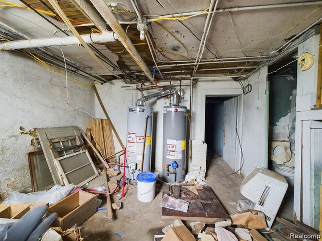 821 M L King Avenue, Flint, MI 48503