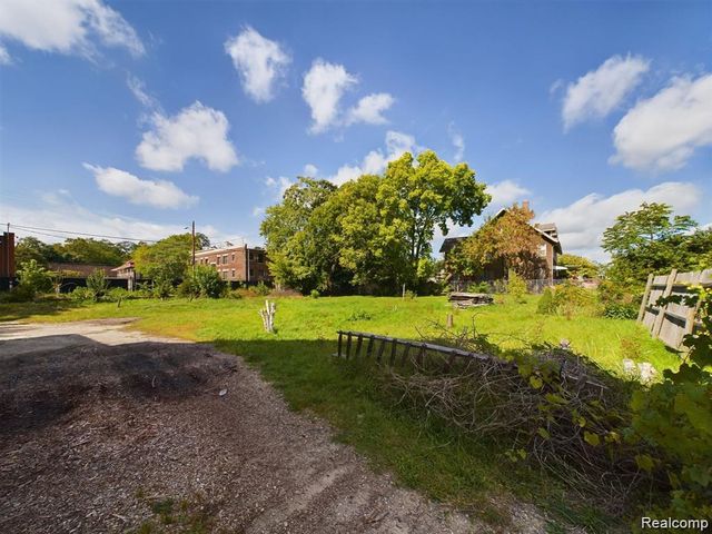 821 M L King Avenue, Flint, MI 48503