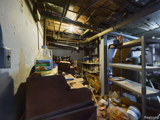 821 M L King Avenue, Flint, MI 48503