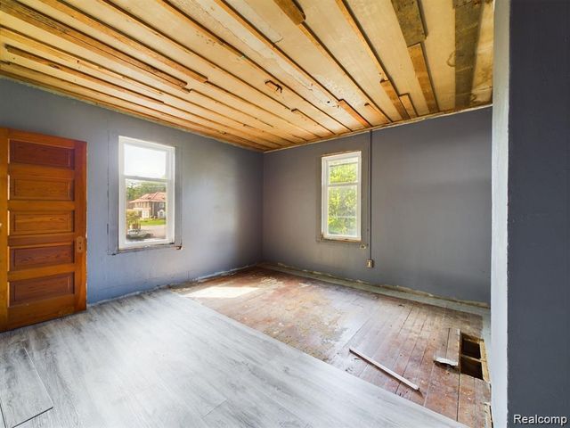 821 M L King Avenue, Flint, MI 48503