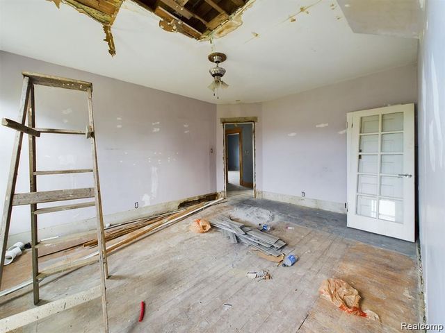 821 M L King Avenue, Flint, MI 48503