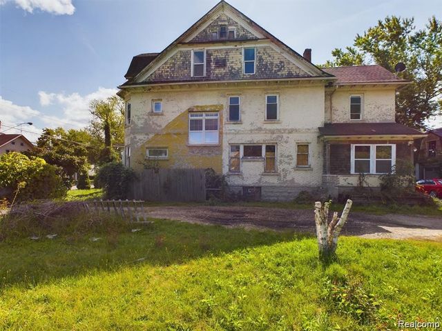 821 M L King Avenue, Flint, MI 48503