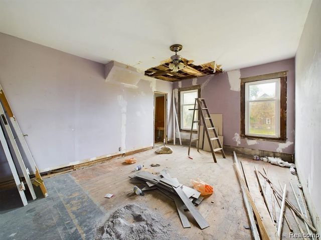 821 M L King Avenue, Flint, MI 48503