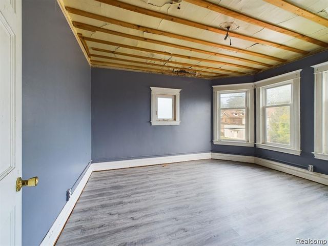 821 M L King Avenue, Flint, MI 48503