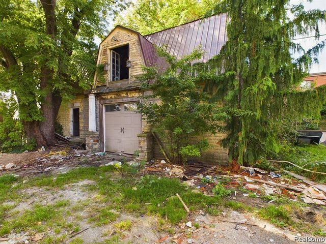 821 M L King Avenue, Flint, MI 48503