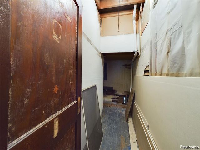 821 M L King Avenue, Flint, MI 48503