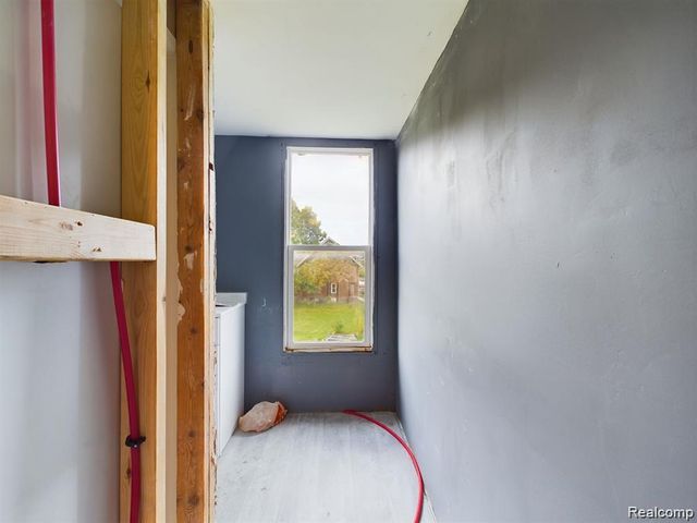 821 M L King Avenue, Flint, MI 48503