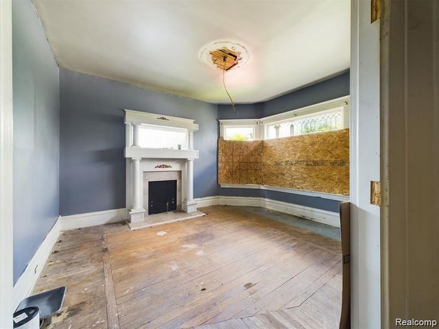 821 M L King Avenue, Flint, MI 48503