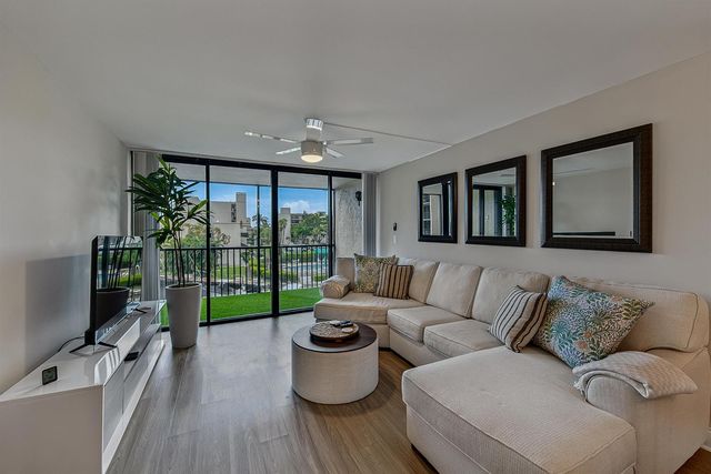 4 ROYAL PALM Way 3020, Boca Raton, FL 33432