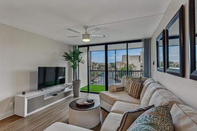4 ROYAL PALM Way 3020, Boca Raton, FL 33432