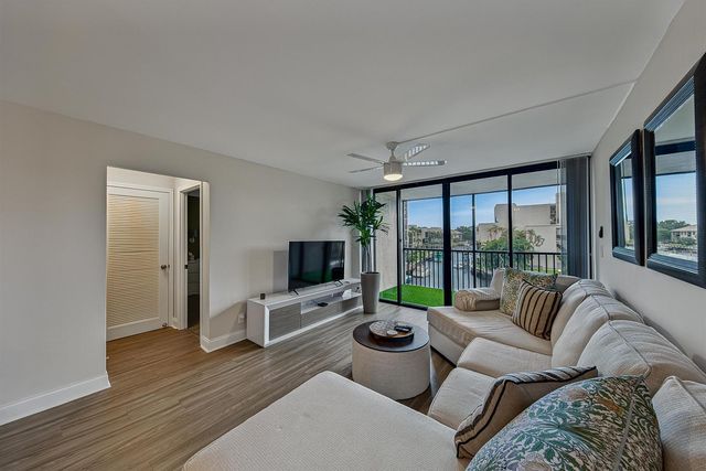 4 ROYAL PALM Way 3020, Boca Raton, FL 33432