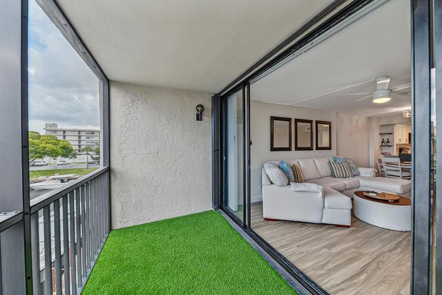 4 ROYAL PALM Way 3020, Boca Raton, FL 33432
