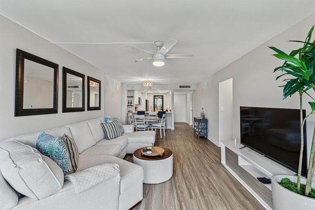 4 ROYAL PALM Way 3020, Boca Raton, FL 33432