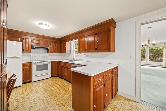 12 Roberts Road, Canton, MA 02021